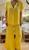 Charger l'image dans la visionneuse de la galerie, Pantalon soie jaune POLY
